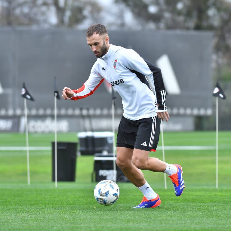 Germán Pezzella, en sus primeras prácticas en River