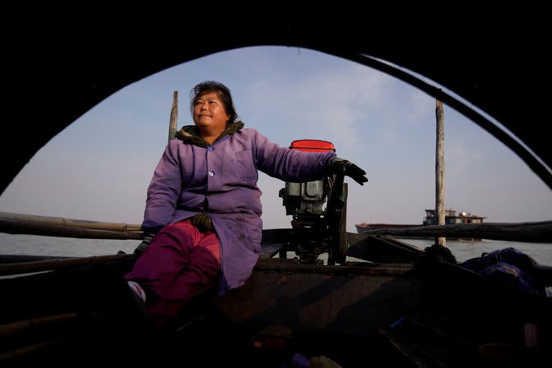 The Wider Image: Fishermen cry foul as China bids to fix drought-hit lake