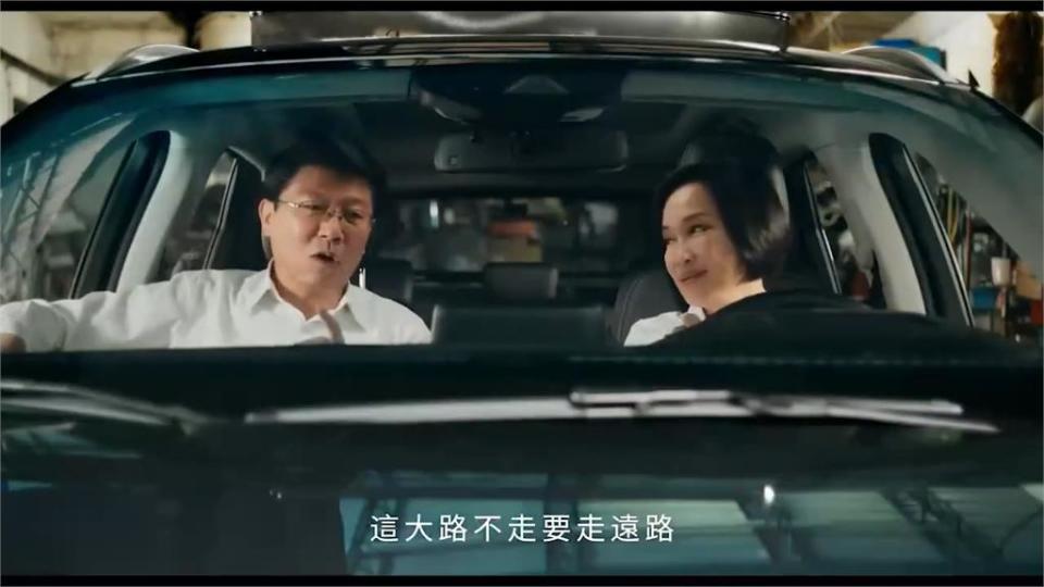 謝龍介、柯志恩拍片諷「在路上」　民進黨：不懂民主路意涵