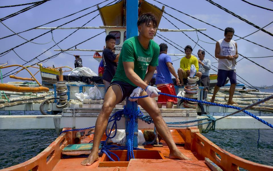 Filipino fishermen - NYTNS / Redux / eyevine