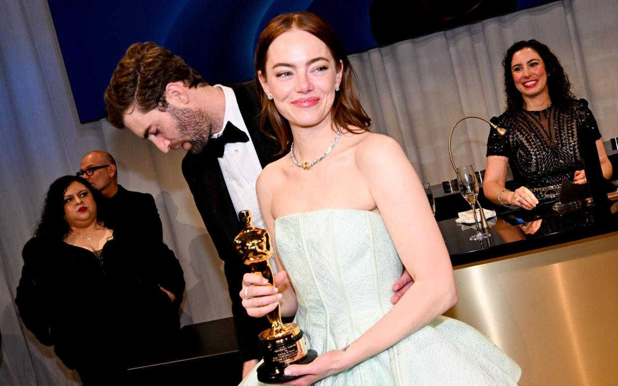 Emma Stone joked that her dress broke during Gosling's performance