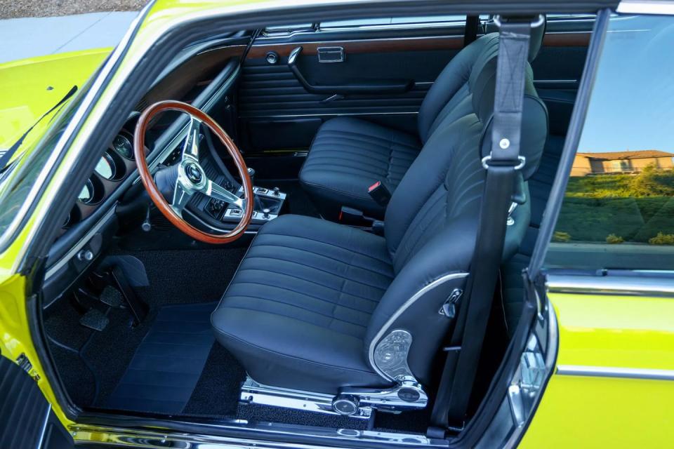 1974 bmw 3 point 0csi 4 speed interior