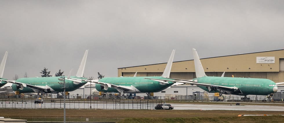 128 Boeing 777, équipés du type de moteur impliqué dans un incident spectaculaire survenu sur un vol United Airlines au-dessus du Colorado, aux États-Unis, samedi, sont désormais cloués au sol.
