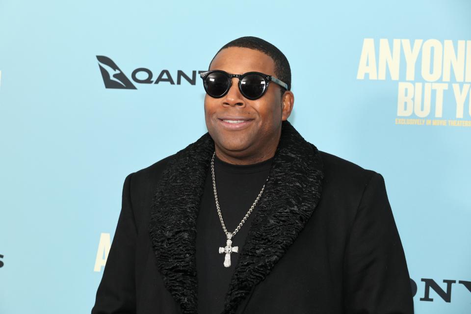 Kenan Thompson in sunglasses and black jacket