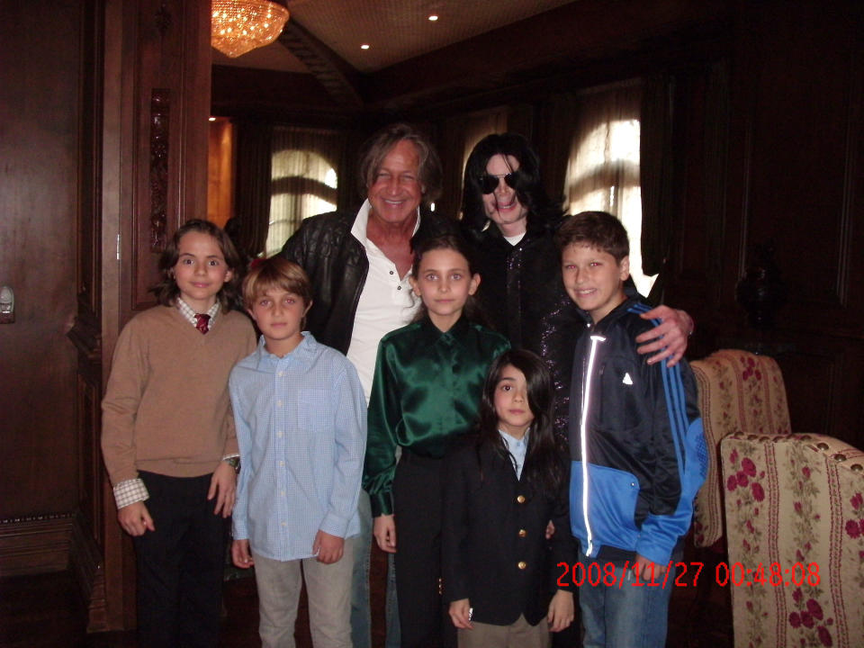 Michael Jackson with Mohamed Hadid (3rd L), Hadid’s children and Jackson’s children Michael Joseph Jr. (L), Paris Michael Katherine (C) and Prince Michael II (2nd R). Image: Getty Images