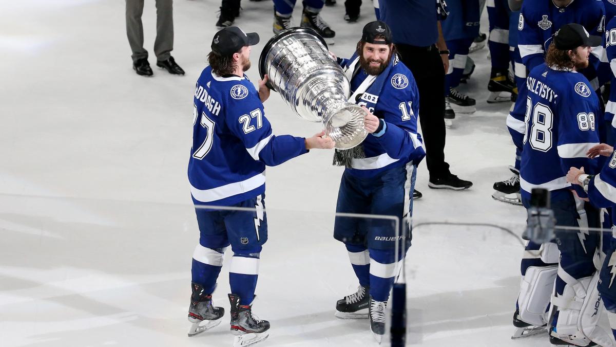 Stanley Cup Champion Pat Maroon brings the Cup to his hometown