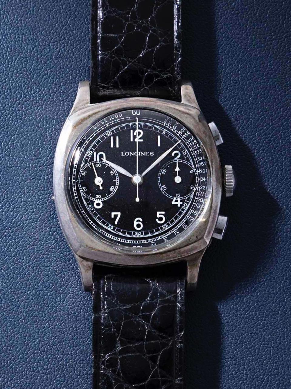 浪琴於1929年製造的雙按鈕飛返計時腕錶。