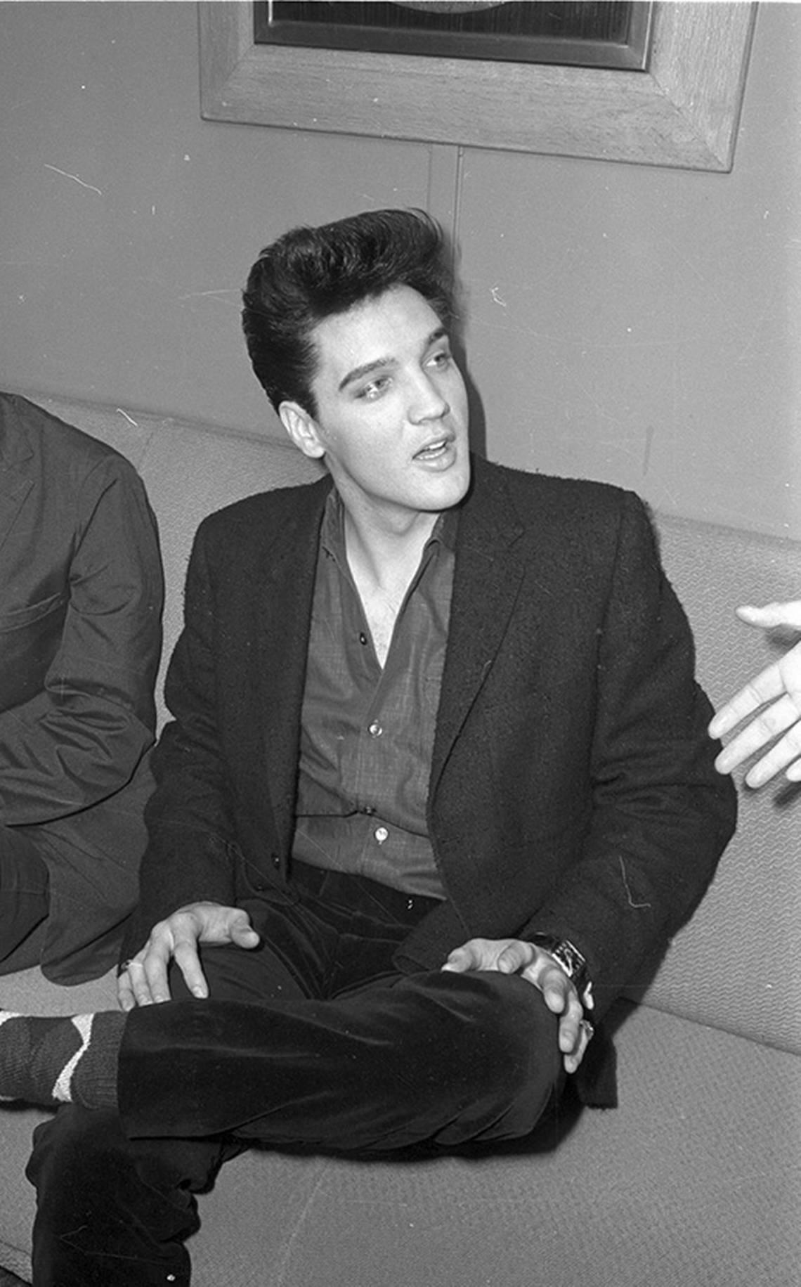 April 19, 1960: Elvis Presley is interviewed at the T&P station in Fort Worth during a layover en route to film “GI Blues” in Hollywood.
