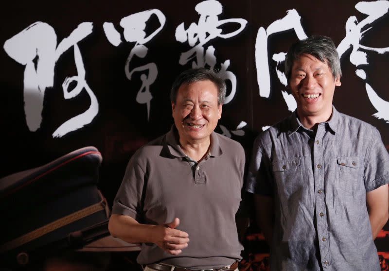 導演許明淳（右）、監製李崗希望電影「阿罩霧風雲」，提供下一代更深遠及更廣闊的角度。（林韶安攝）