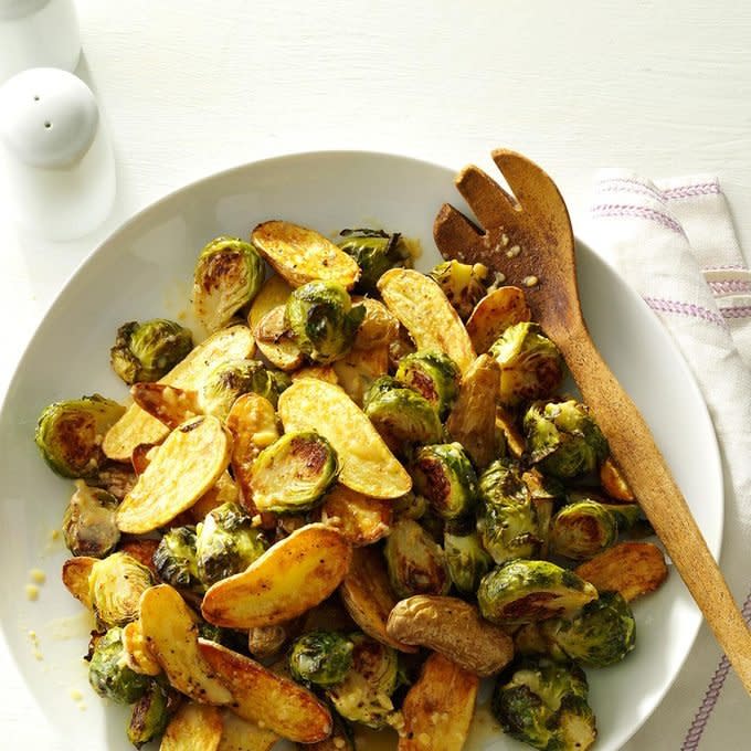 Lemon Roasted Fingerlings And Brussels Sprouts Exps172208 Sd143203d10 15 4bc Rms 8