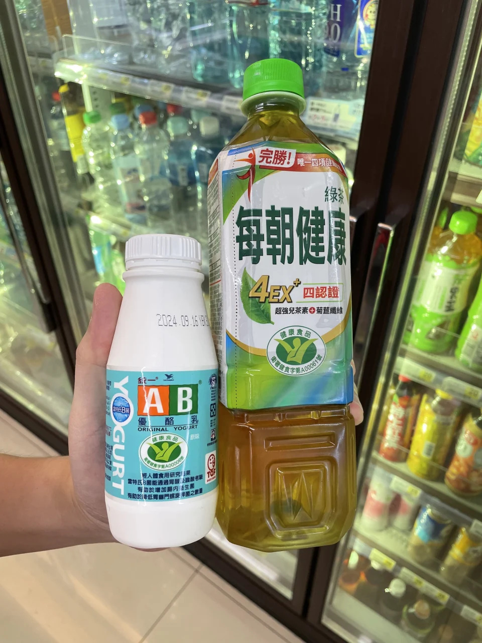 超商清腸胃神器：每朝健康綠茶+無糖優酪乳（圖片來源/編輯拍攝）