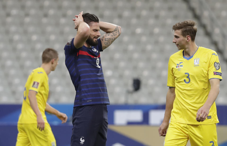 El delantero francés Olivier Giroud durante el partido contra Ucrania en las eliminatorias del Mundial, el miércoles 24 de marzo de 2021, en París. (AP Foto/Thibault Camus)