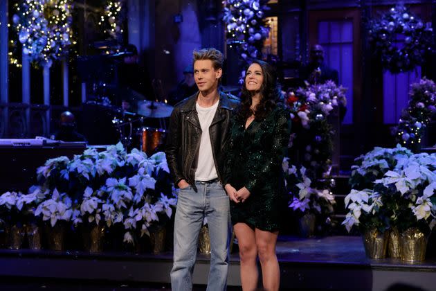 Host Austin Butler and now-former cast member Cecily Strong on the Dec. 17 episode of 