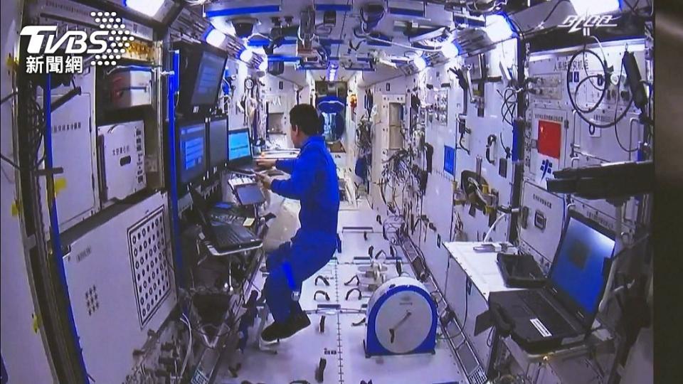 「天宮號」太空站空間較為寬敞，美國網路媒體稱太空人猶如住在「別墅」裡。圖／CCTV