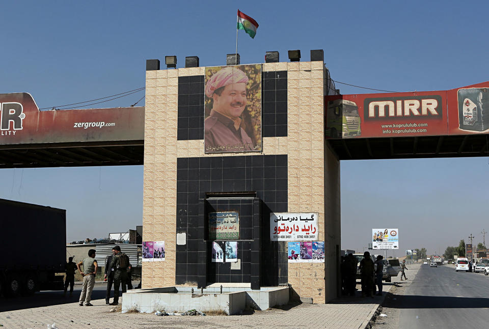 <p>A picture of Massoud Barzani, the President of Iraq’s autonomous Kurdish region, hangs at a checkpoint manned by Kurdish security forces on the outskirts of Irbil, Iraq, Tuesday, Oct. 17, 2017. Kurdish forces lost more territory in Iraq on Tuesday, withdrawing from the town of Sinjar a day after Iraqi forces pushed them out of the disputed city of Kirkuk. (Photo: Khalid Mohammed/AP) </p>