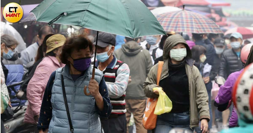 除了有雨勢外，也要注意早晚溫差與低溫。（圖／黃徽徵攝）