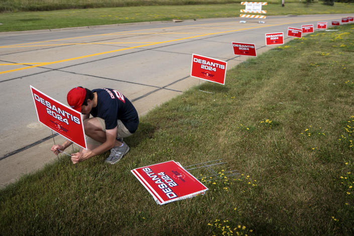 Installing campaign signs for Florida Gov. Ron DeSantis, a Republican presidential candidate, before a campaign event in Osceola, Iowa, July 27, 2023. (Christopher Smith/The New York Times)