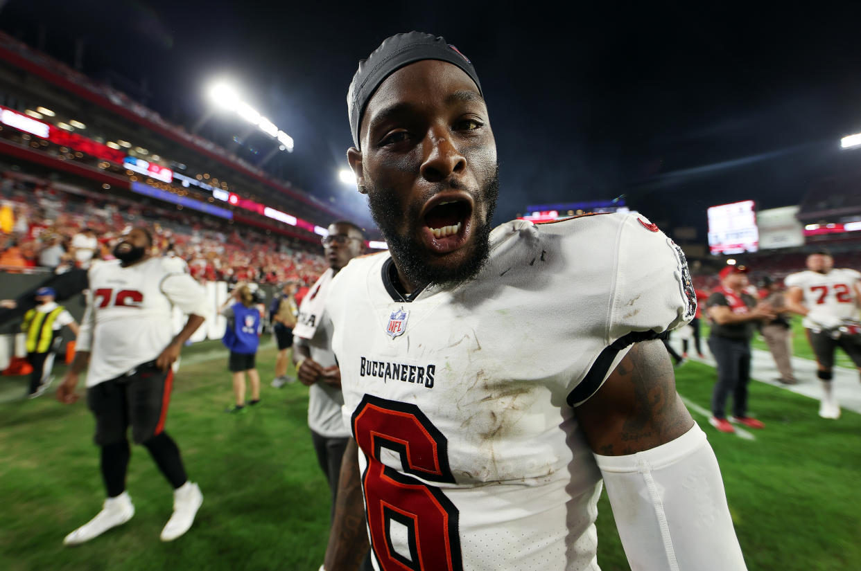 TAMPA, FLORIDA - JANUARY 09: Le'Veon Bell #6 of the Tampa Bay Buccaneers walks off the field after defeating the \c at Raymond James Stadium on January 09, 2022 in Tampa, Florida. (Photo by Mike Ehrmann/Getty Images)