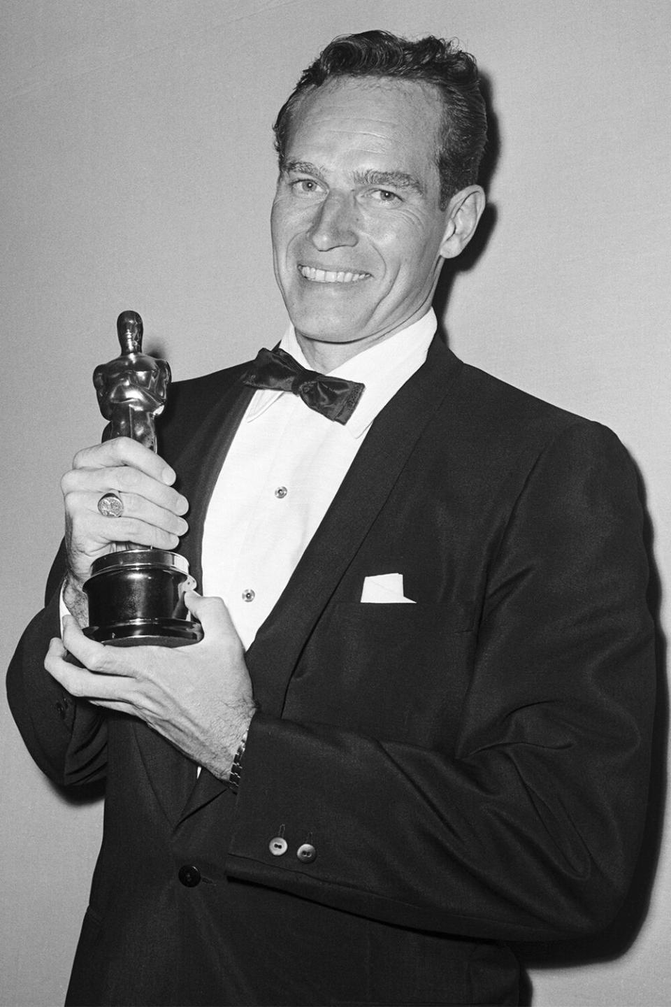Charlton Heston with the Oscar he won for Best Actor in Ben Hur, after the awards ceremony. 1960.