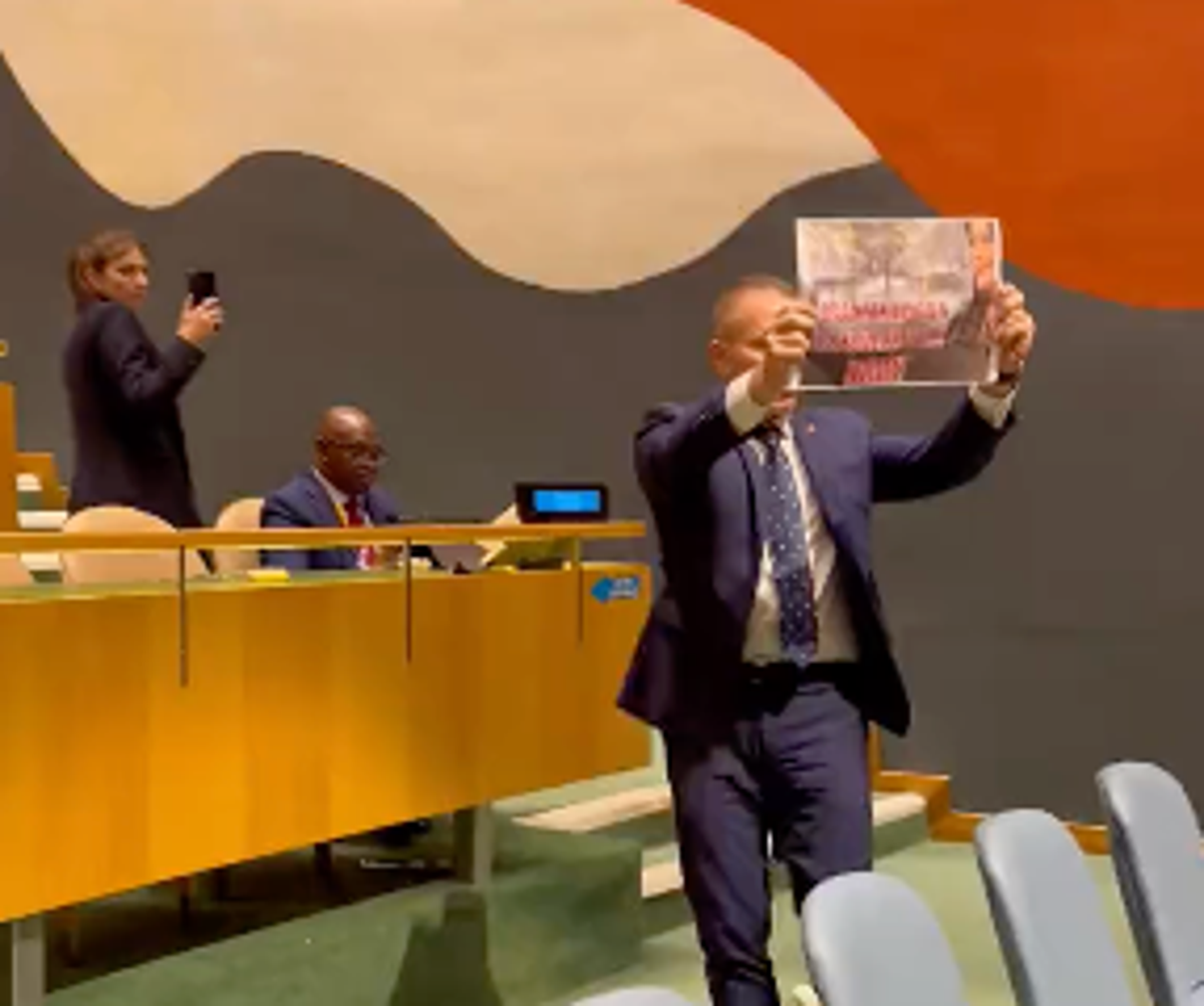 Israel’s ambassador to the United Nations Gilad Erdan holds up a protest sign during a 19 September, 2023, speech at the General Assembly by Iranian president Ebrahim Raisi (Gilad Erdan)