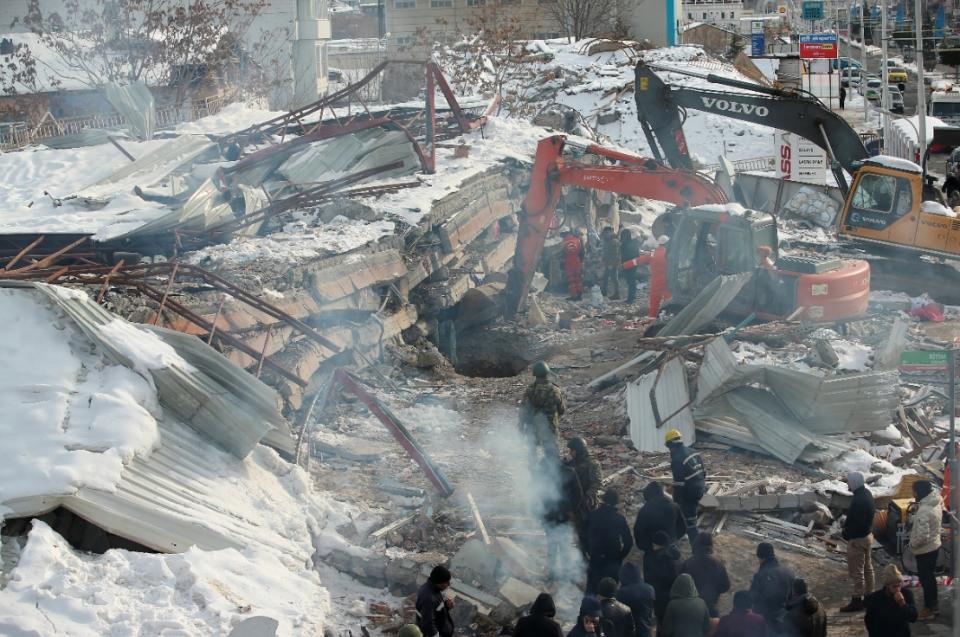 土耳其及敘利亞邊界發生大規模地震，災區滿目瘡痍。（圖／AP Newsroom）