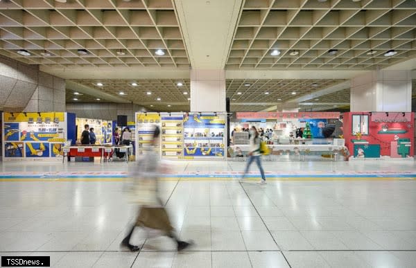 新北勞工局於板橋車站B1舉辦「身心障礙就業促進成果展」歡迎參觀。（圖：新北勞工局提供）