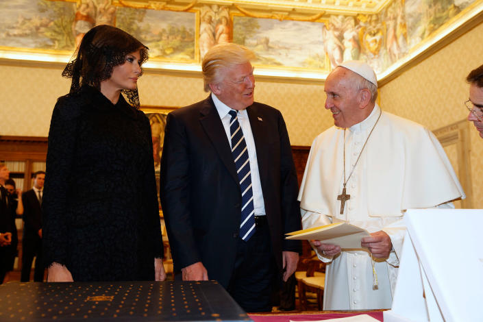 <p>President Donald Trump and first lady Melania Trump meet with Pope Francis, Wednesday, May 24, 2017, at the Vatican. (Photo: Evan Vucci/AP) </p>