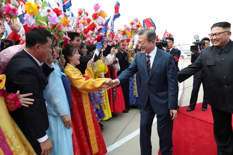 North Korean leader Kim Jong Un (R) came to Pyongyang's international airport to welcome South Korean President Moon Jae-in (C)