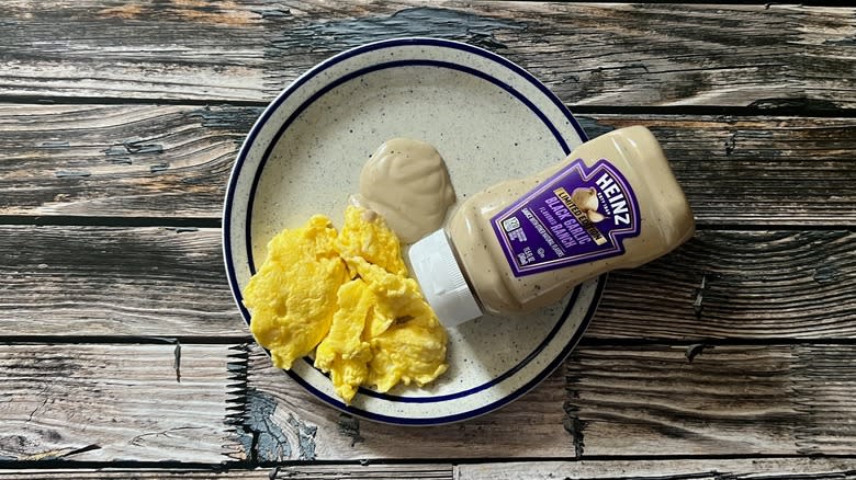 Heniz Black Garlic Ranch, eggs