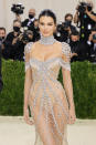 <p>Kendall Jenner veste um Givenchy exclusivo no Met Gala 2021, que celebra a exposição “Na América: Um Léxico da Moda” (Foto: Mike Coppola/Getty Images)</p> 