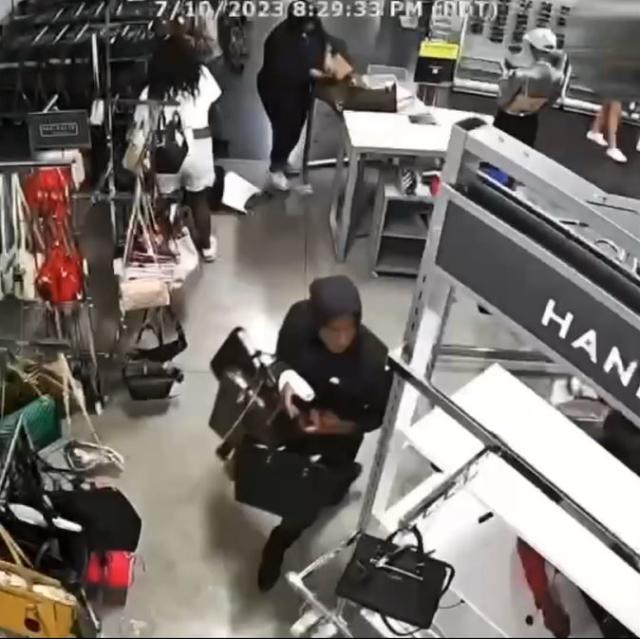 California Nordstrom racks ransacked by flash mob