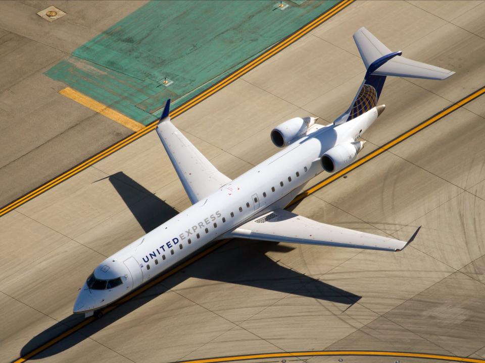 United Express Bombardier CRJ 700