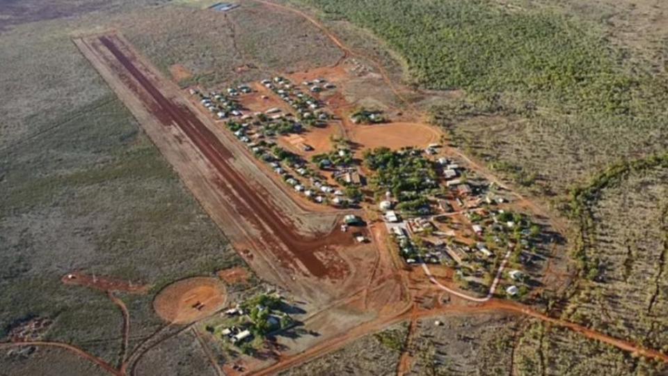 拉賈馬努鄰近塔納米沙漠（Tanami Desert），平時乾燥少雨。（圖／翻攝自《每日郵報》）