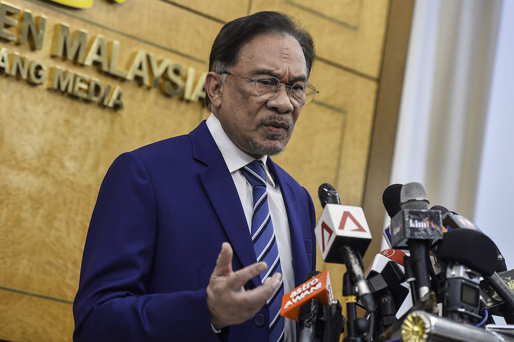 Datuk Seri Anwar Ibrahim says the Home Affairs Ministry must act upon Muslim preacher Wan Ji Wan Hussin’s allegation that he was assaulted by a warden at the Kajang Prison. — Picture by Miera Zulyana