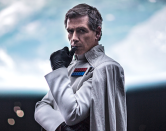 Orson Krennic (Ben Mendelsohn) é o responsável por garantir a segurança do projeto da Estrela das Morte.