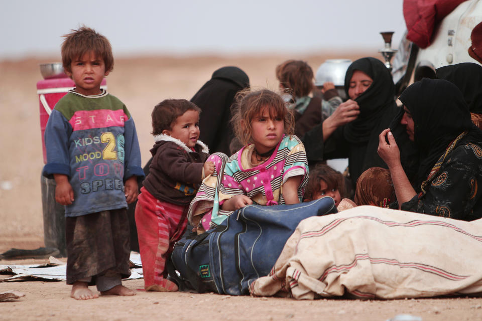 Iraqi refugees who fled the violence in Mosul rest near the Iraqi border, in Hasaka Governorate, Syria October 28, 2016. REUTERS/Rodi Said