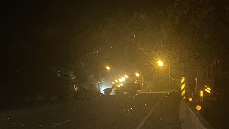 台9線蘇花公路147.7K和中路邊坡落石掉落，工程人員搶修後排除。（圖／東區養護工程分局提供）