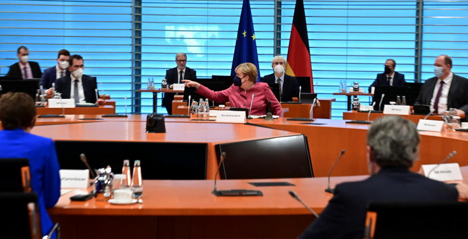 Angela Merkel bei einer ihrer letzten Kabinettsrunden im September 2021 (Bild: Tobias Schwarz/Pool via REUTERS)