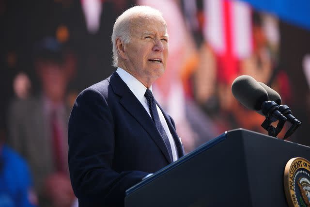 <p>DANIEL COLE/POOL/AFP via Getty</p> US President Joe Biden delivers a speech