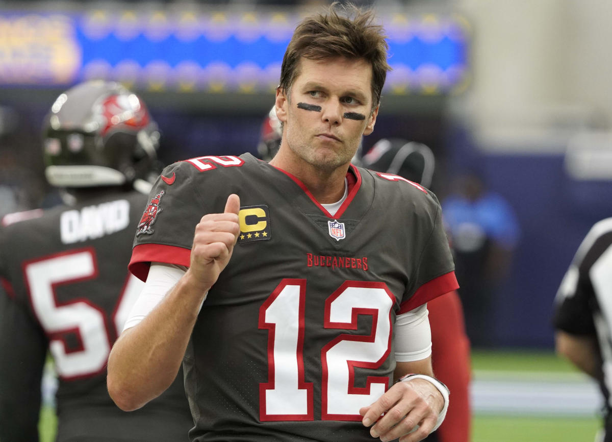 Tom Brady vs. Patriots: Buccaneers QB needs just 68 yards to