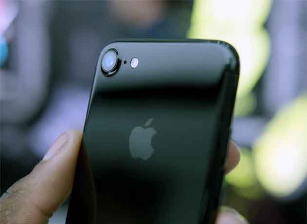 El iPhone 7 Plus viene en negro, entre otros colores.