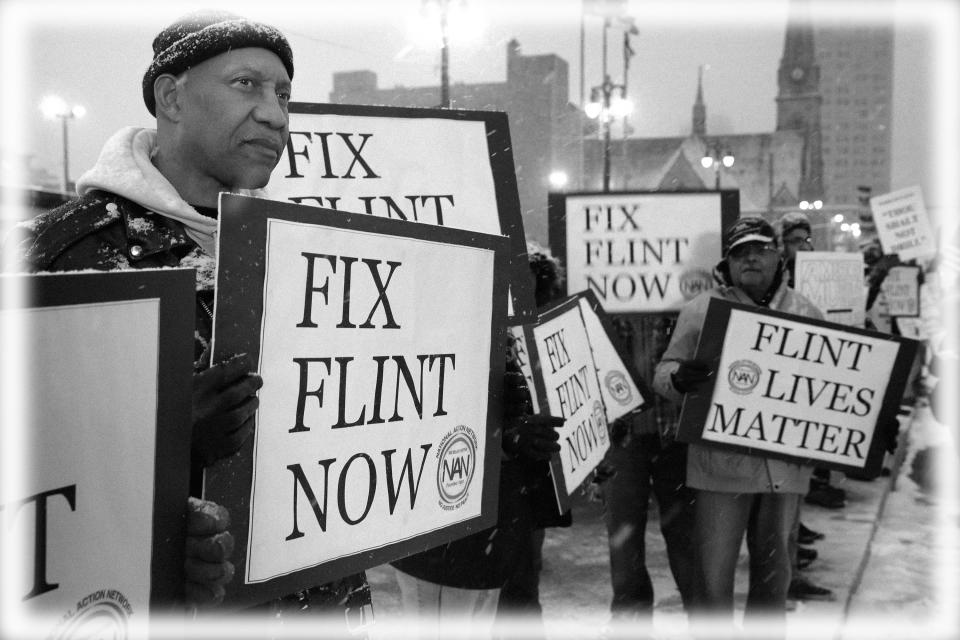 Demonstrators demand action from the Republican presidential candidates about the water crisis in Flint outside the historic Fox Theater before the GOP presidential debate in 2016 in Detroit, Michigan.  (Photo: Chip Somodevilla/Getty Images; digitally enhanced by Yahoo News)