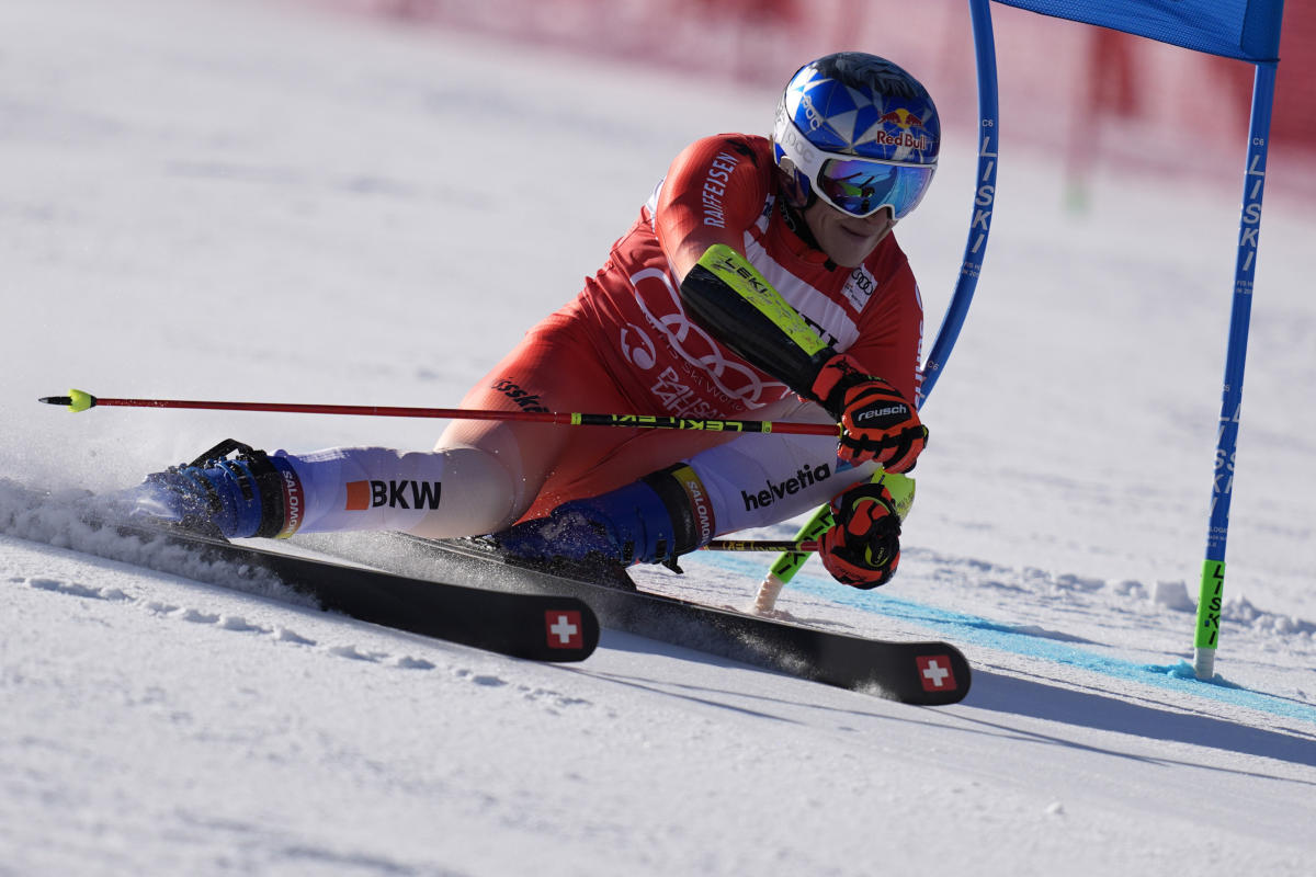 After the first run, Marco Odermatt takes the lead in World Cup giant slalom as he aims for his 10th consecutive victory