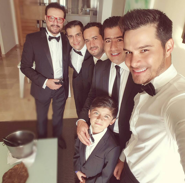 Brandon publicó el momento en que salían a la fiesta junto a su papá Arturo Peniche y sus primos.