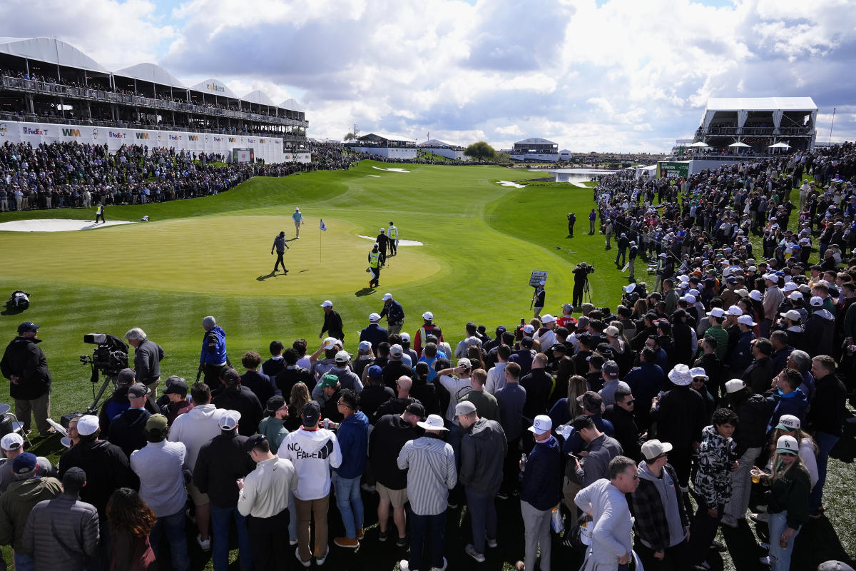 #Phoenix Open closes entrance, limits alcohol, because course is too crowded