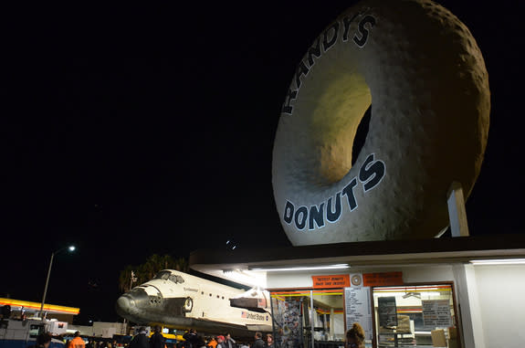 Shuttle Endeavour to Finish 12-Mile Trek to L.A. Museum Today