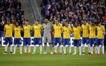 Brazil's players observe a minute of silence for the victims of the Germanwings Airbus A320 plane crash in the French Alps, prior to their international friendly soccer match against France at the Stade de France, in Saint-Denis, near Paris, March 26, 2015. REUTERS/Charles Platiau