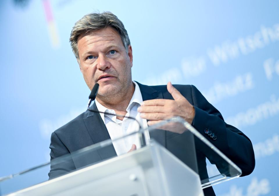 Robert Habeck (Grüne), Vizekanzler und Bundesminister für Wirtschaft und Klimaschutz, will eine Kooperation zwischen dem Hamburger Hafen und dem chinesischen Staatsunternehmen Cosco verhindern. - Copyright: picture alliance/dpa | Britta Pedersen