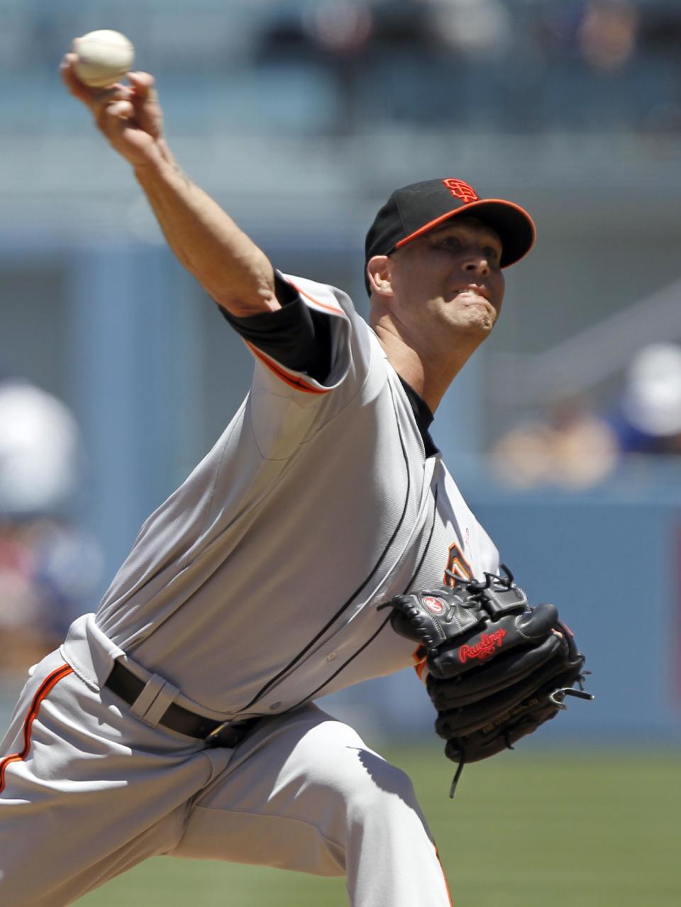 San Francisco Giants starting pitcher Tim Hudson throws against the Los Angeles Dodgers in the first inning of a baseball game on Sunday, May 11, 2014, in Los Angeles. (AP Photo/Alex Gallardo)