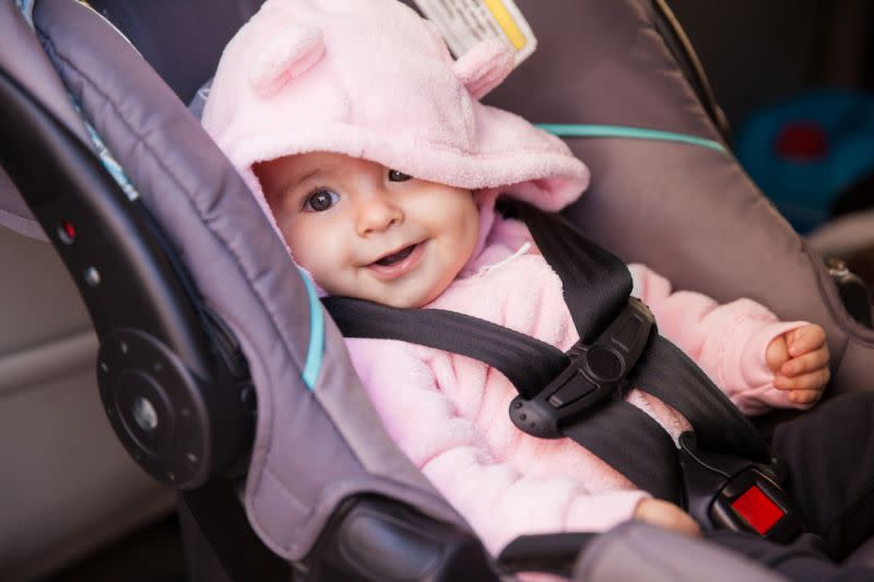 Pourquoi il faut retirer un manteau dans un siège auto. 